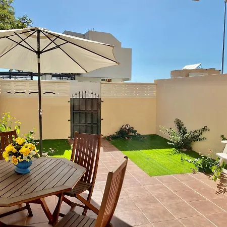 Сasa de vacaciones Morden House With Ocean View Pool, Air Con