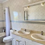 Morden House With Ocean View Pool, Air Con بيت للعطل