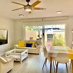 Morden House With Ocean View Pool, Air Con بيت للعطل أذيخي