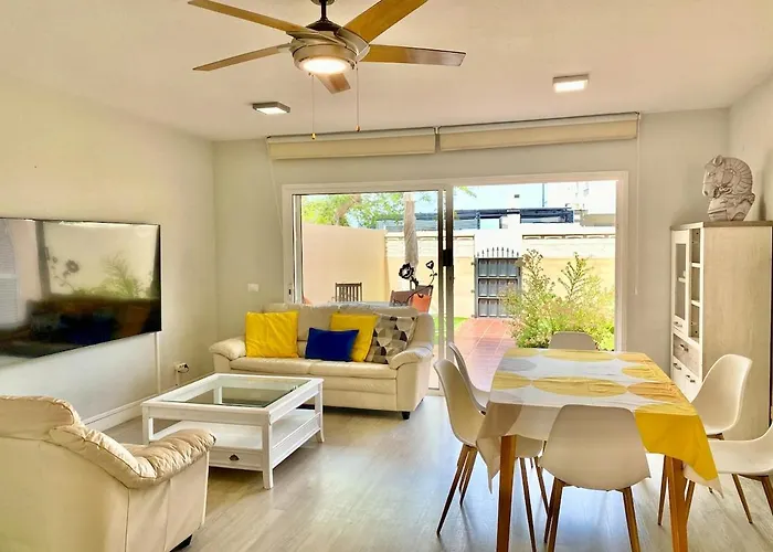 Morden House With Ocean View Pool, Air Con Dom wakacyjny Costa Adeje (Tenerife)