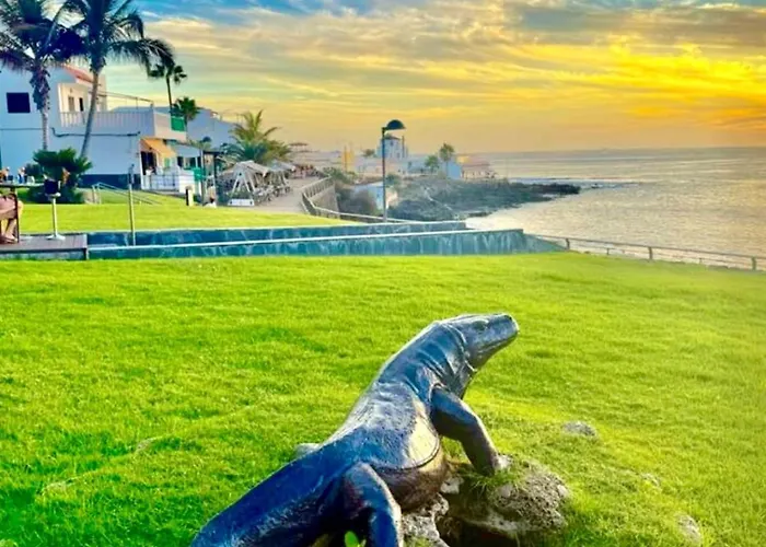 Morden House With Ocean View Pool, Air Con Dom wakacyjny