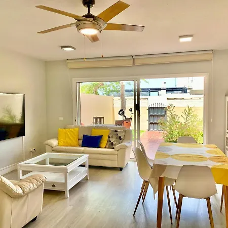 Morden House With Ocean View Pool, Air Con Semesterbostad Costa Adeje (Tenerife)